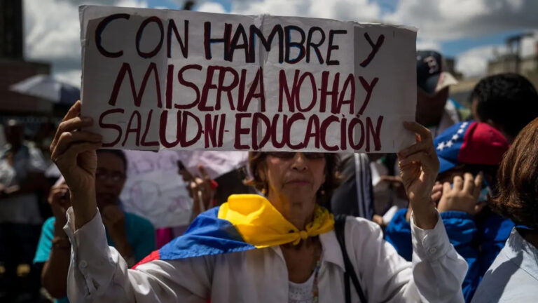 Docentes de Venezuela reclaman suspensión de su quincena de marzo