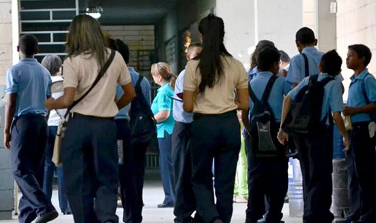 UCAB: 70% de los estudiantes venezolanos «raspan» en matemáticas y habilidad verbal