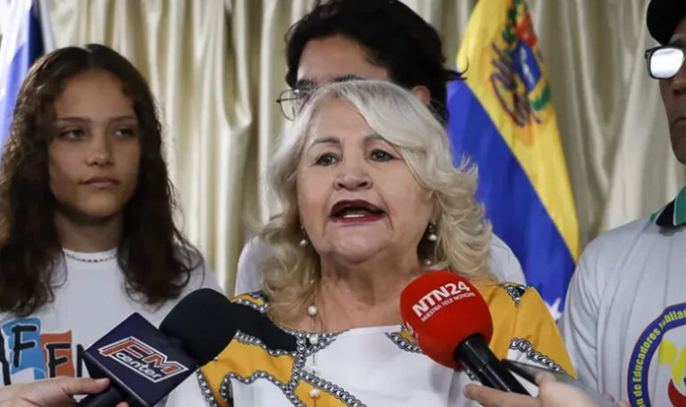 Docentes reclaman cese a suspensiones de salarios y mejoras contractuales